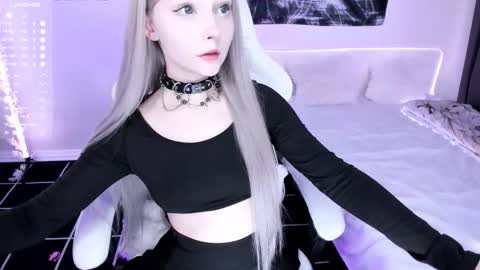 Lily online show from November 14, 9:22 am