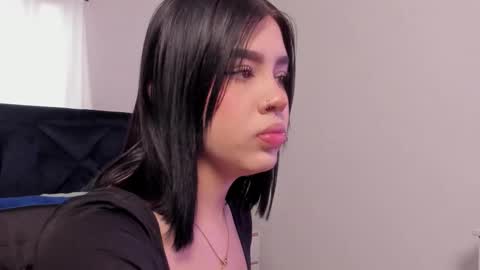 LilyWoodz online show from February 2, 7:10 pm