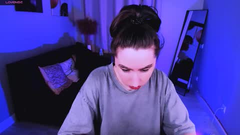 LILY online show from March 25, 7:37 am