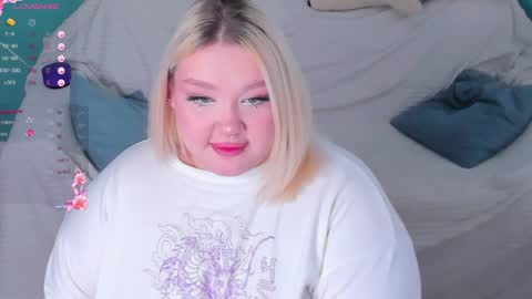 Snapshot of lilybelll chatting on February 5, 9:04 am Lily online show from February 5, 9:04 am