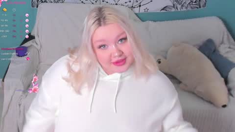 Snapshot of lilybelll chatting on December 30, 10:23 pm Lily online show from December 30, 10:23 pm