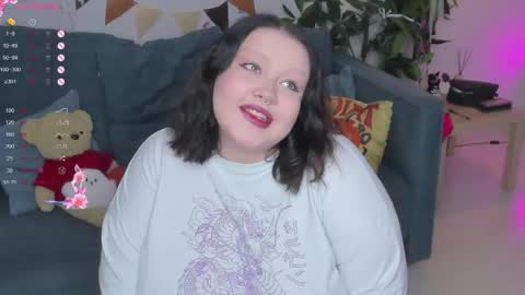 Snapshot of lilybelll chatting on October 4, 8:39 pm Lily online show from October 4, 8:39 pm