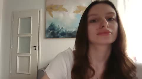 lilycandy_ online show from April 16, 1:33 pm