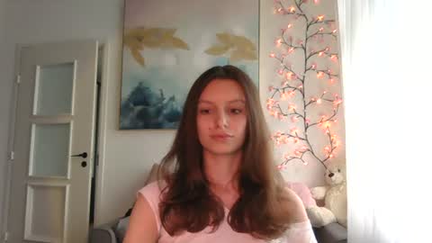 lilycandy_ online show from June 17, 12:32 pm