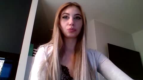 Lily online show from January 12, 3:19 pm