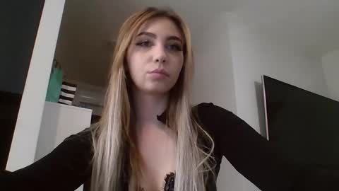 Lily online show from February 9, 7:27 pm