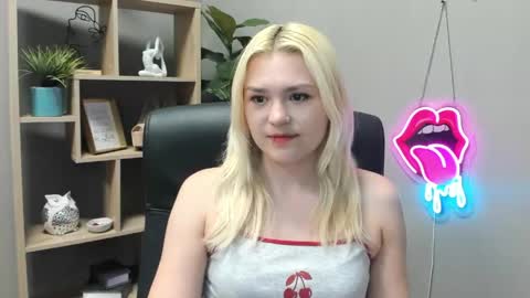 Lily online show from May 11, 7:04 am