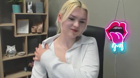 Lily online show from February 27, 3:48 pm