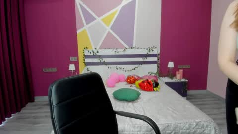 Lily online show from March 23, 6:07 am