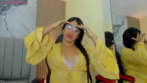 LINA DUBOIS  online show from November 25, 12:26 pm