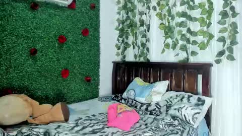 paola online show from February 8, 1:31 am