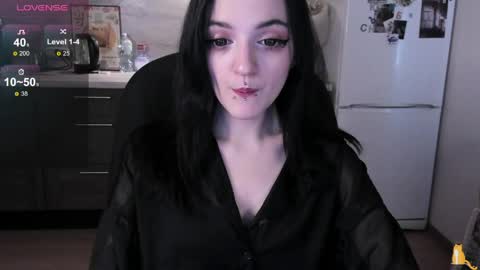 Lina 3  1715622743 online show from April 3, 7:48 am