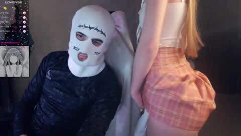 Snapshot of linaandliam chatting on March 7, 12:37 am linaandliam online show from March 7, 12:37 am