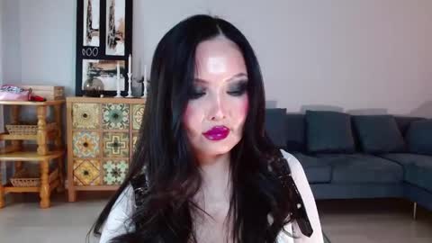 LinaKim online show from February 4, 7:40 am