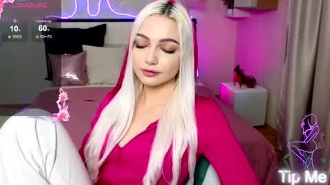 Snapshot of linalirian chatting on October 17, 1:37 pm I am Lina online show from October 17, 1:37 pm