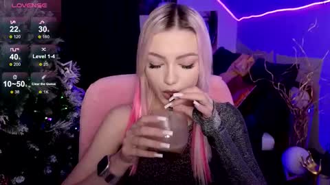 I am Lina online show from December 17, 2:24 pm