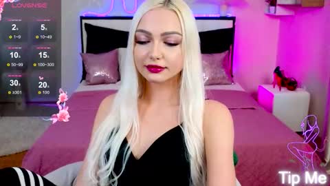 Snapshot of linalirian chatting on October 5, 2:24 pm I am Lina online show from October 5, 2:24 pm