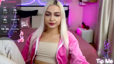 Snapshot of linalirian chatting on October 19, 2:22 pm I am Lina online show from October 19, 2:22 pm