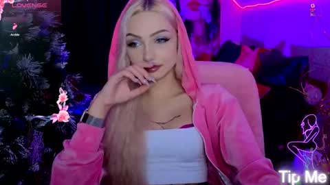 I am Lina online show from January 14, 6:38 pm