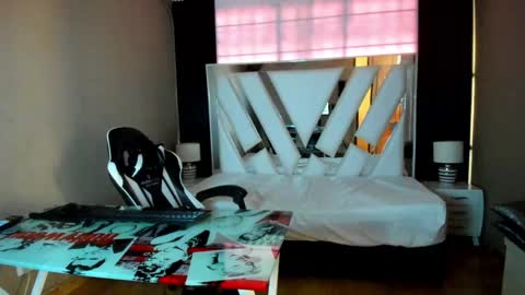  Linda  online show from May 9, 6:36 pm