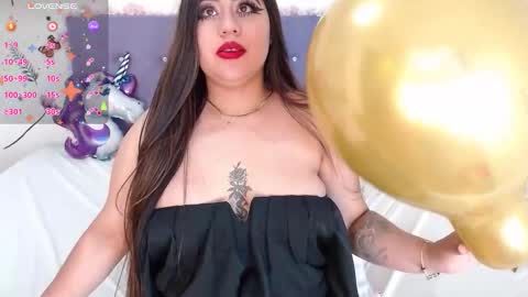 Linda  online show from February 6, 9:39 pm