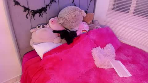 Lindaa maria  online show from November 29, 5:15 am