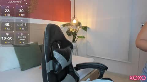 L I N D A online show from January 15, 2:31 am