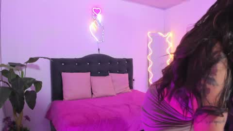 Linda  online show from April 10, 6:30 am