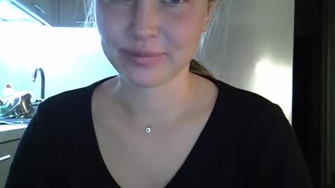 Snapshot of lindsisecret chatting on September 27, 9:12 pm Anna online show from September 27, 9:12 pm