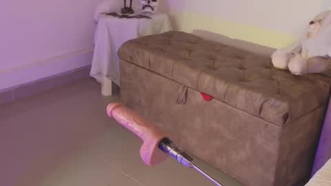 Snapshot of linoshka_1 chatting on October 19, 10:36 pm Luciana online show from October 19, 10:36 pm