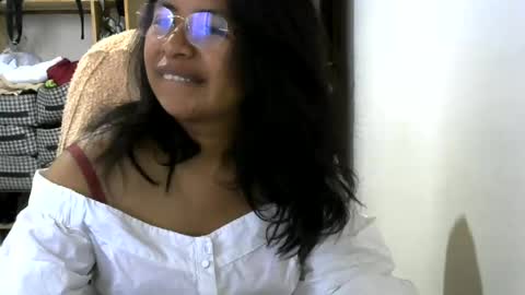 liora online show from July 7, 6:47 am