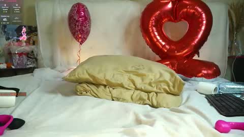  Zoe   online show from February 15, 7:01 pm