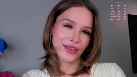 Snapshot of lipswithsweetonthem chatting on September 28, 1:47 am Lina online show from September 28, 1:47 am