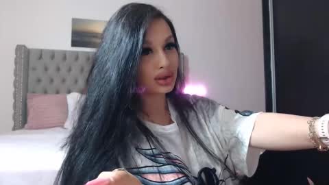 Lisa online show from May 6, 8:04 pm