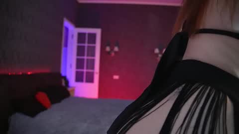 lisa_elfy online show from March 8, 8:18 am