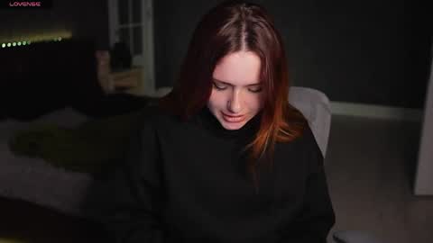 lisa_elfy online show from May 8, 5:40 pm