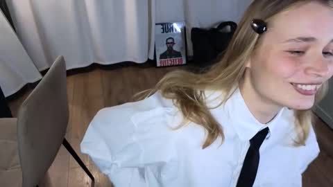 Elisabeth or Lisa online show from March 5, 8:29 pm