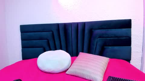 lisa white  online show from February 6, 9:17 pm