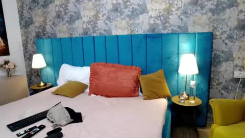 lisacroft online show from October 21, 7:35 am