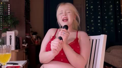 -Lisa- Help me to reach 100 thumbs up3 online show from January 18, 8:18 pm