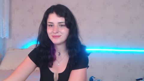 Alice Dont forget to thumbs up its very important  online show from June 11, 2:04 pm
