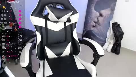 Amelie  online show from March 11, 10:46 pm