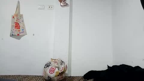 Snapshot of little_doll25 chatting on October 20, 11:21 pm Succubus Blue online show from October 20, 11:21 pm
