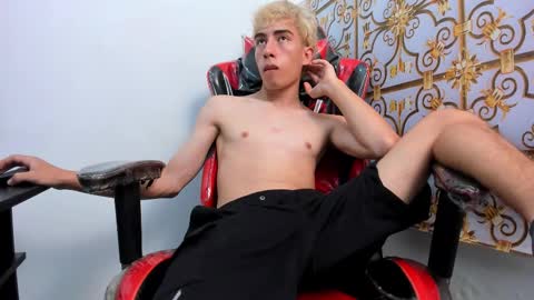 Snapshot of little_peeter chatting on October 8, 10:27 pm PEETER online show from October 8, 10:27 pm