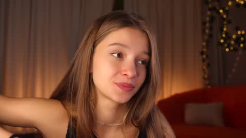 Kiki online show from October 28, 4:30 pm