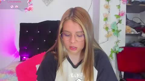 Snapshot of little_tifanny82 chatting on February 26, 2:38 pm Tifanny online show from February 26, 2:38 pm