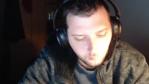 littlealien7 online show from April 30, 8:08 am