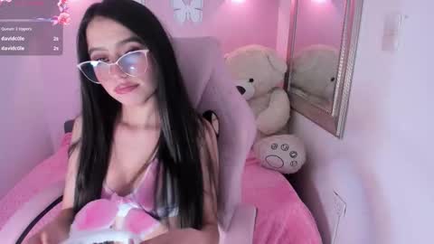 Snapshot of littlearii chatting on September 27, 7:22 pm Ari online show from September 27, 7:22 pm