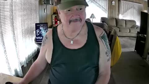 Snapshot of littled83057 chatting on October 3, 5:43 pm Littled83057 online show from October 3, 5:43 pm