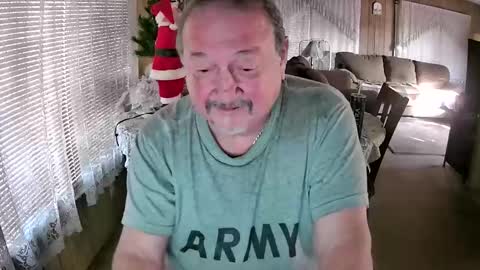 Snapshot of littled83057 chatting on December 20, 10:43 pm Littled83057 online show from December 20, 10:43 pm